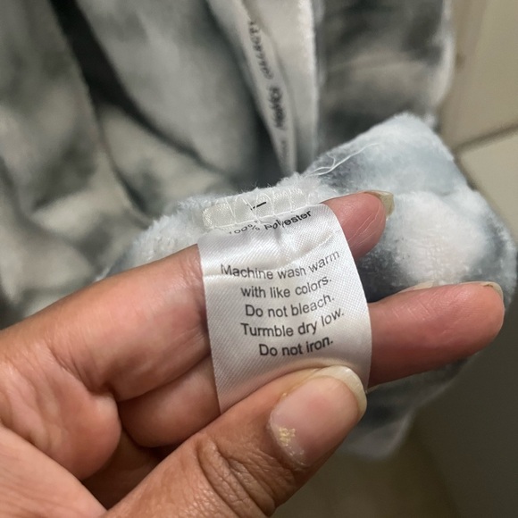 MeMoi Plush Hooded Robes - Picture 5 of 7